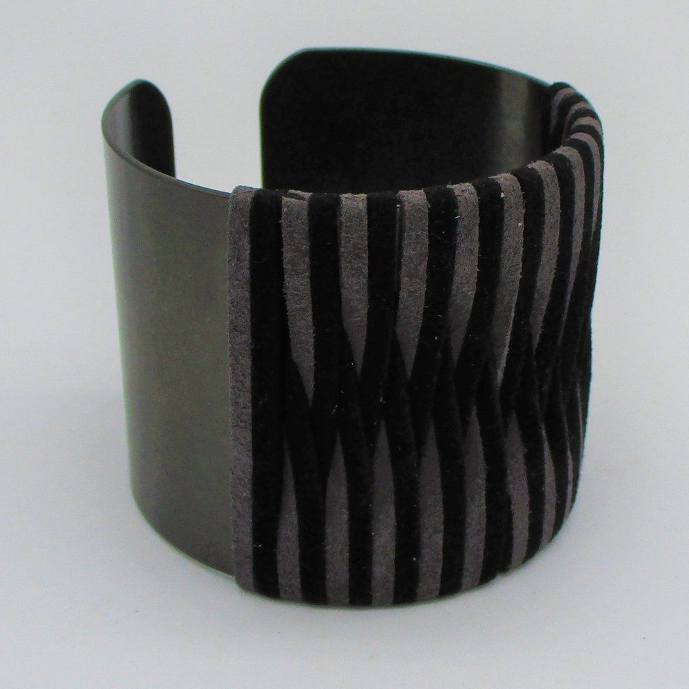 𝅺MARLYN Schiff Jewelry | Marlyn Schiff Gray/Black Suede Cuff Bracelet